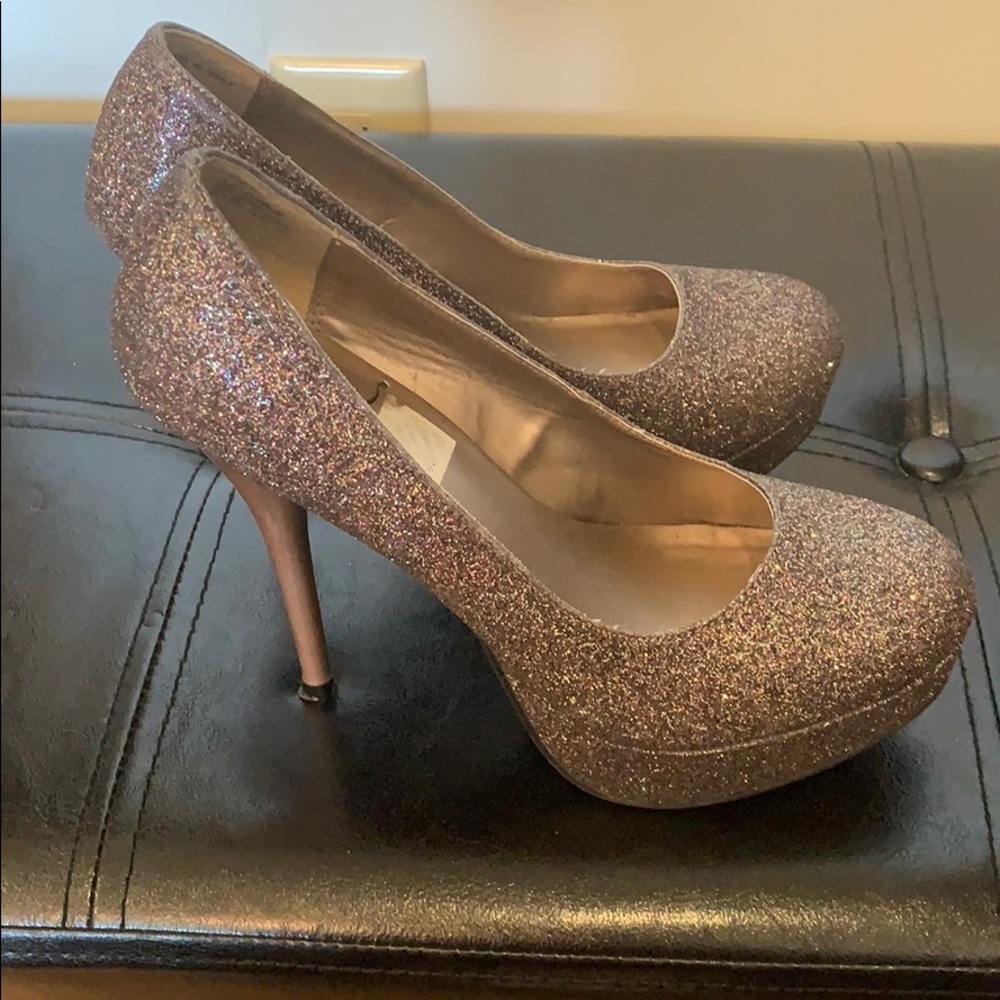 Heels - Picture 6 of 6